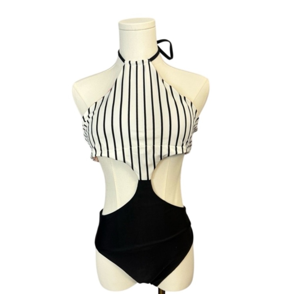 Cupshe Black and White Reversible Peach Coral Paisley One Piece Cutout Swimsuit